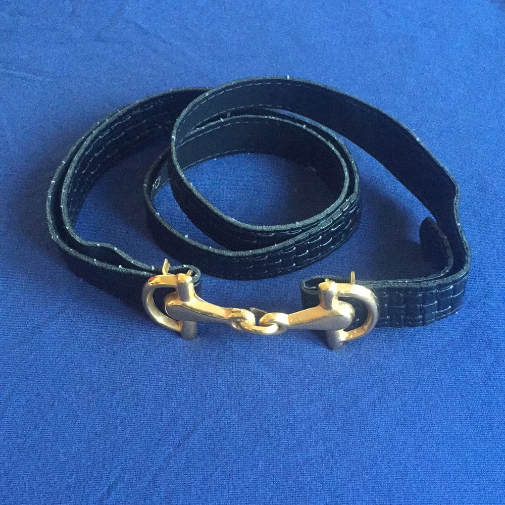 Black belt with horse bit clasp